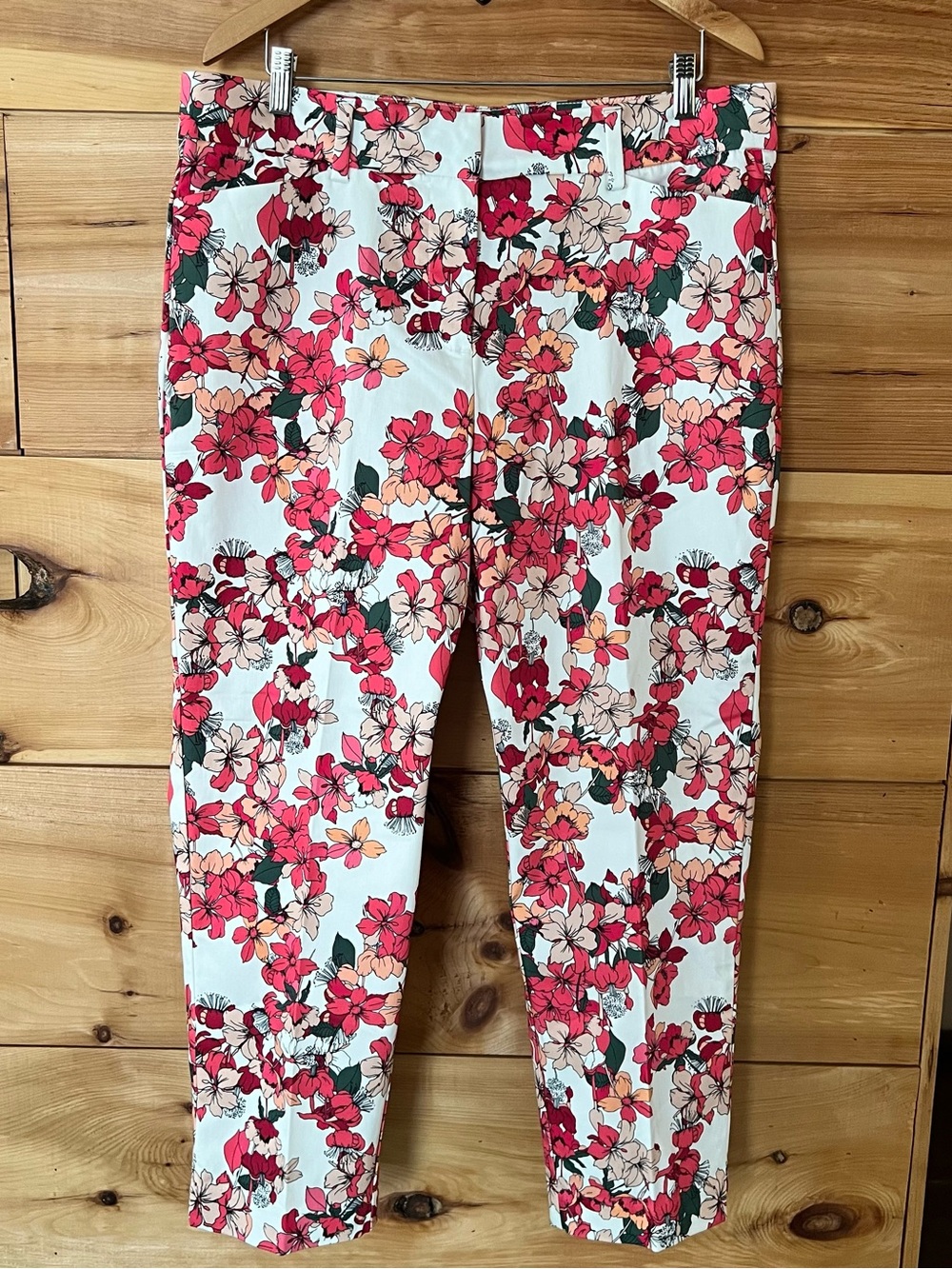 NWOT Liz Claiborne Emma White/Pink Floral Slim-leg Ankle Pants Vibrant Happy Fun - Picture 1 of 9